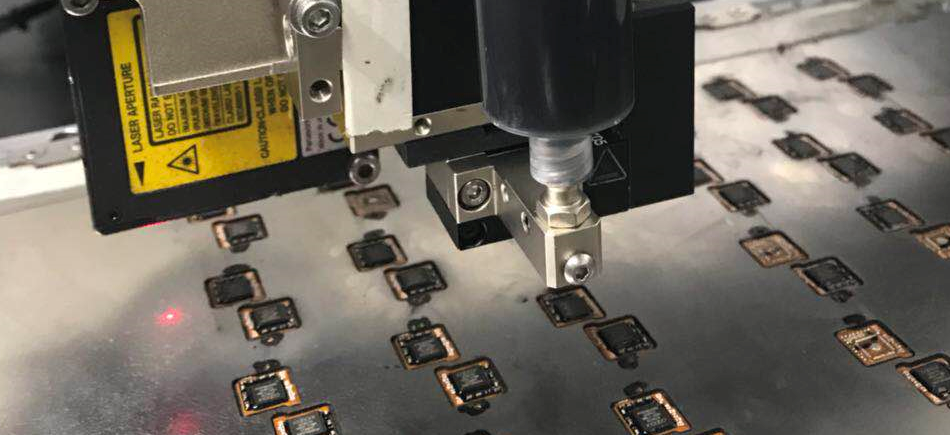 深入研究底部填充点胶工艺 尊龙中国官网精密高速点胶机应运而生