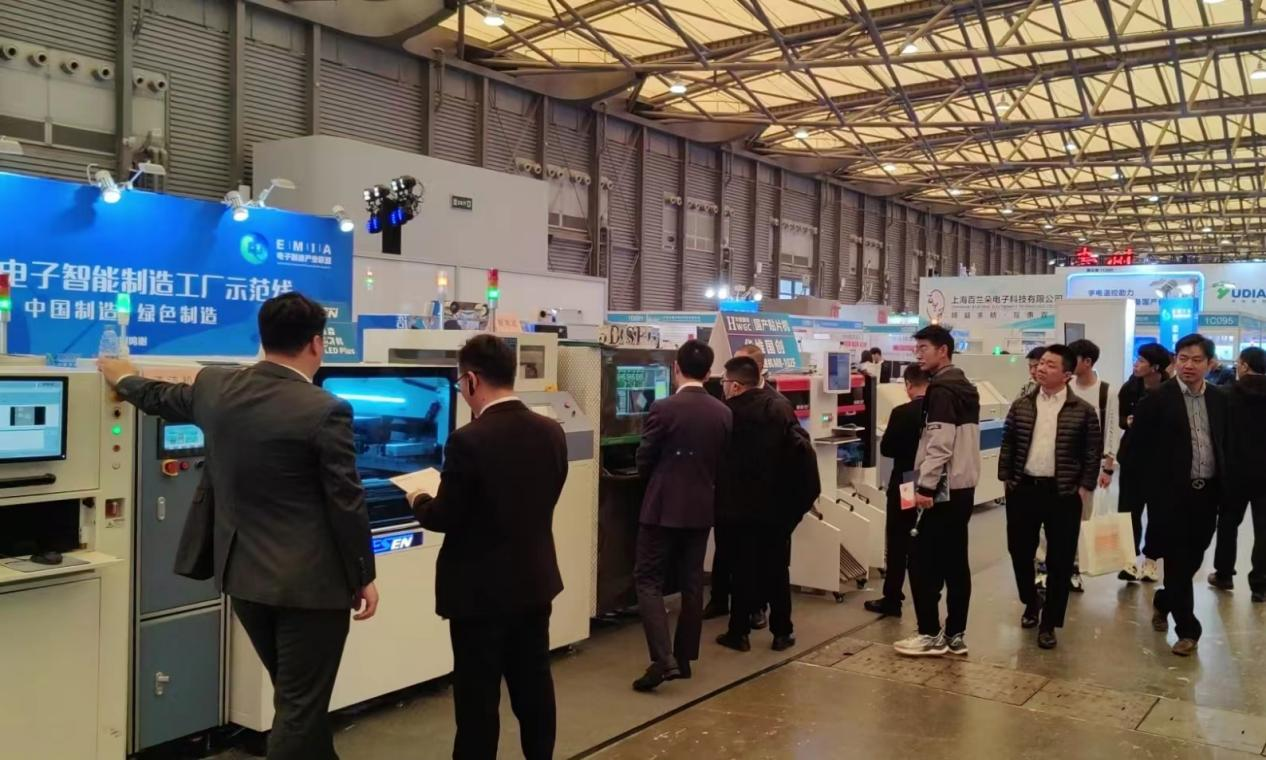 尊龙中国官网精密携SMT智能制造设备亮相第102届中国电子展